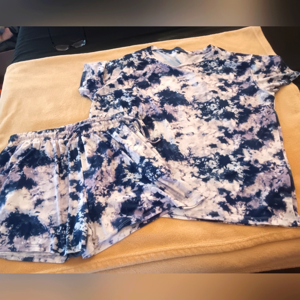 Women's size 3XL, two piece pajama set